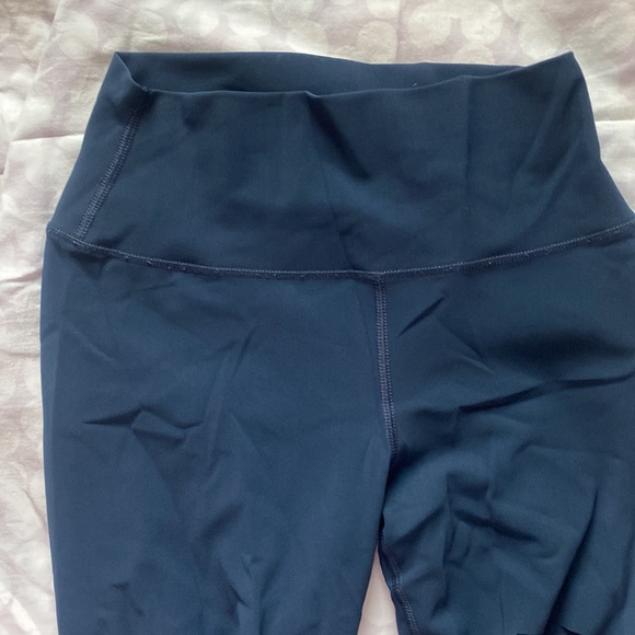 Alo Yoga Women's High Waisted Ripped Warrior Legging Size S - Picture 9 of 13